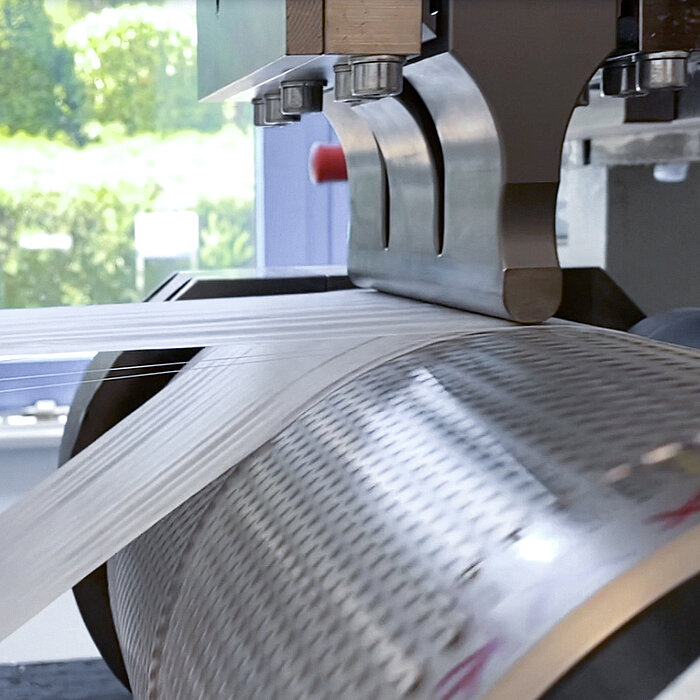 Close-up of Thread Guiding via the Sonotrode.