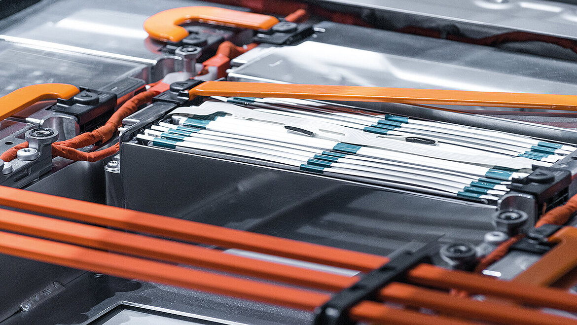 Contrôle de batteries d’accumulateurs : Raccords câble-terminal soudés